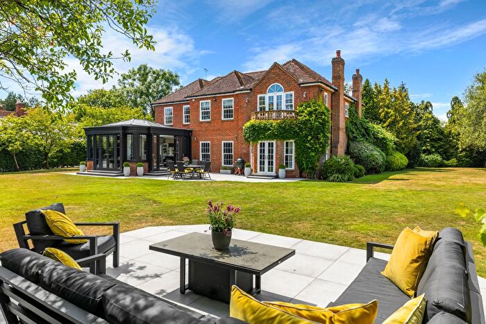 5 Bedroom Detached House For Sale In Finchampstead Road, Wokingham, RG40