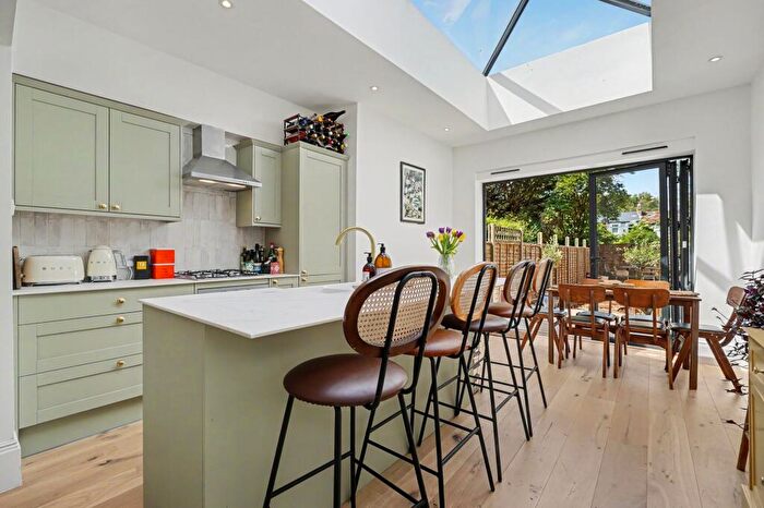 2 Bedroom Flat For Sale In Endymion Road, London, N4