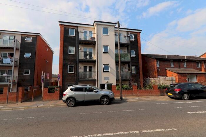 2 Bedroom Flat To Rent In Whippendell Road, Watford, WD18