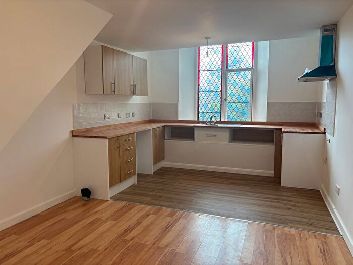 2 Bedroom Maisonette To Rent In East Street, Newton Abbot, TQ12