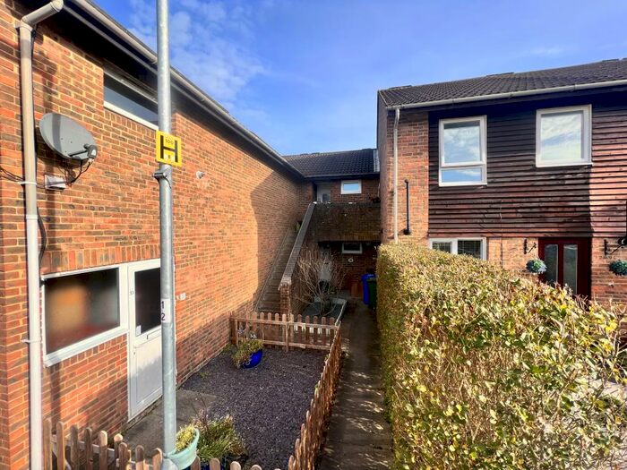 1 Bedroom Flat To Rent In Inchwood, RG12