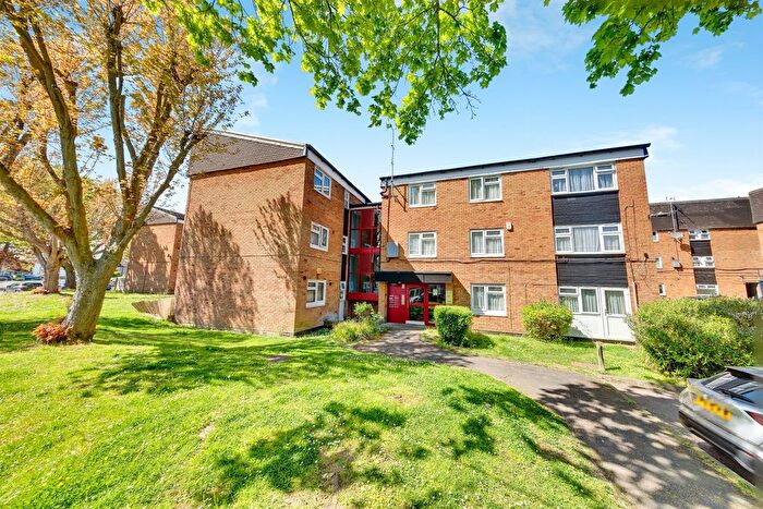 2 Bedroom Flat For Sale In Buckingham Road, Edgware, HA8
