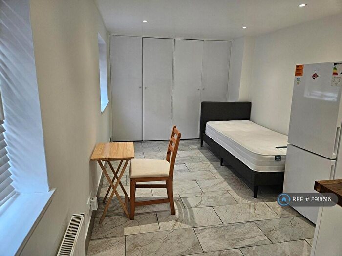 Studio To Rent In Lynton Avenue, London, NW9