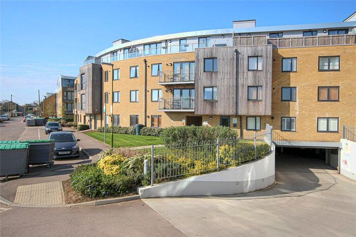 2 Bedroom Flat To Rent In Smeaton Court, Hertford SG13
