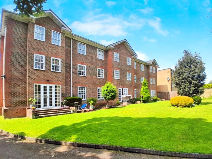 1 Bedroom Apartment For Sale In Ray Park Avenue, Maidenhead, SL6