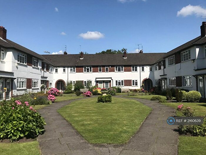 2 Bedroom Maisonette To Rent In Brooklands House, Sale, M33