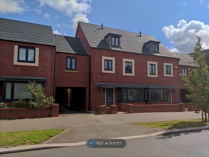 5 Bedroom Semi-Detached House To Rent In Kent Road South, Northampton, NN5