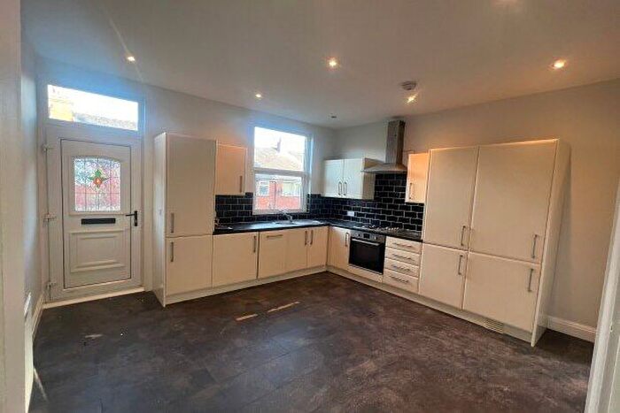 4 Bedroom Property To Rent In Highfield Road, Leeds, LS13