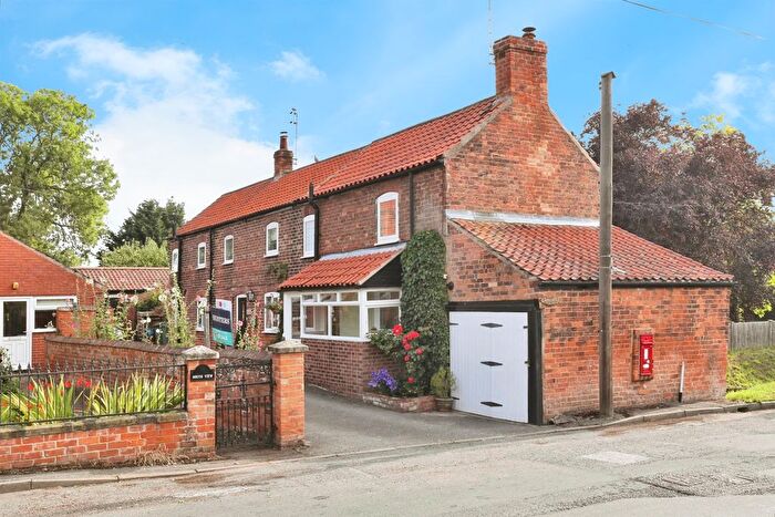 1 Bedroom Semi-Detached House For Sale In North Moor Road, Walkeringham, Doncaster, DN10
