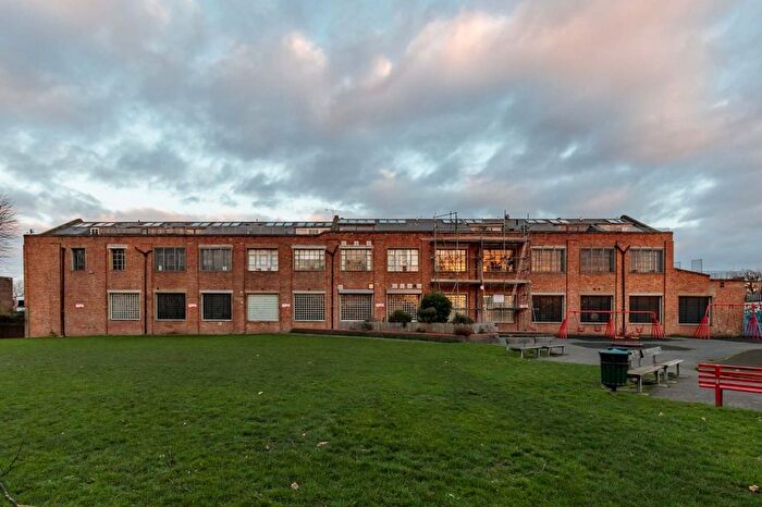 1 Bedroom Town House For Sale In Blenheim Gardens, Brixton, London, SW2