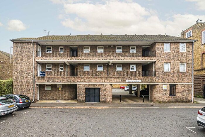 1 Bedroom Flat For Sale In Garfield Road, Twickenham, TW1