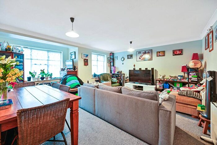 1 Bedroom Flat To Rent In Kingsmount Court, Sutton, SM1