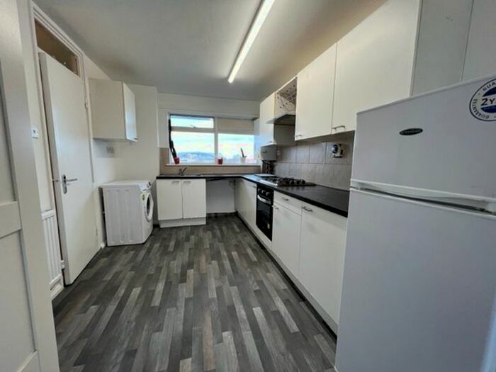 3 Bedroom Flat To Rent In Reed Road, London, N17