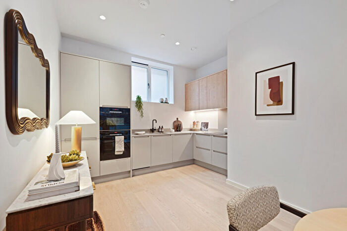 3 Bedroom Mews For Sale In Lamb Mews, London Fields, E8 - Photo 3