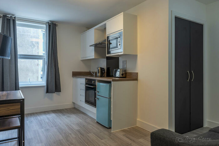 Studio To Rent In - Derrys Villa, Flat, PL4