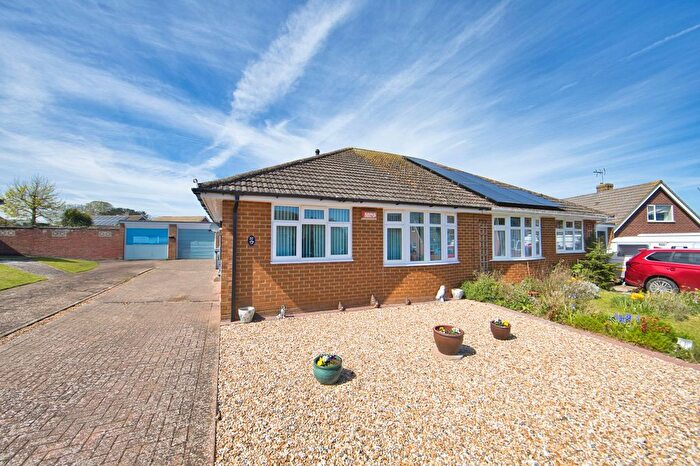 2 Bedroom Bungalow For Sale In Peak Drive, Eastry, Sandwich, Kent, CT13