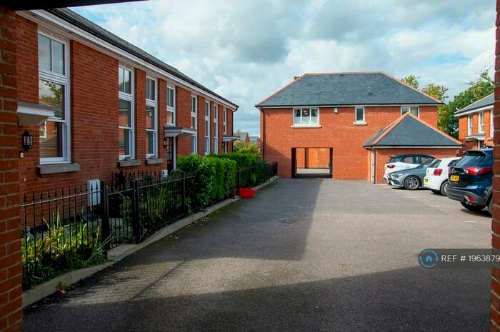 1 Bedroom End Of Terrace House To Rent In Kensington Way, Brentwood, CM14