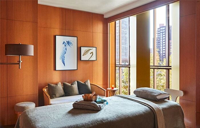3 Bedroom Flat To Rent In Nine Elms Lane, Nine Elms, SW8