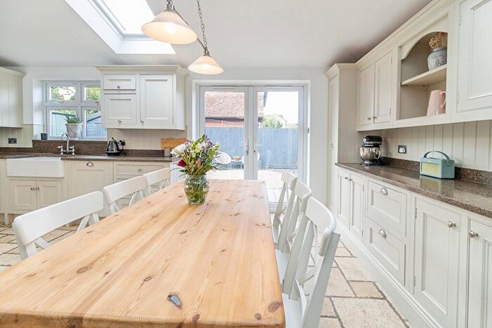 5 Bedroom Semi-Detached House For Sale In Olde Bell Lane, Milton Keynes, MK5