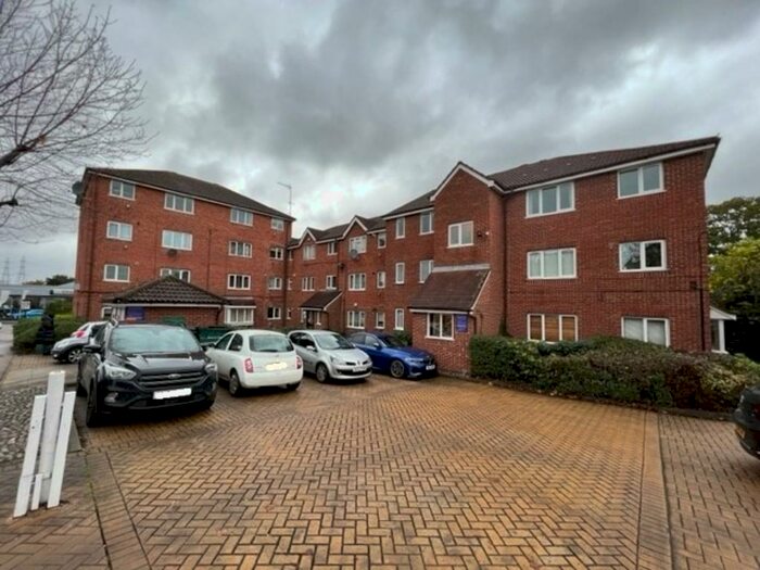 Studio To Rent In Burnham Road, London, E4