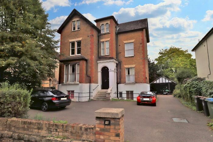 2 Bedroom Flat To Rent In Arnison Road, East Molesey, Surrey, KT8