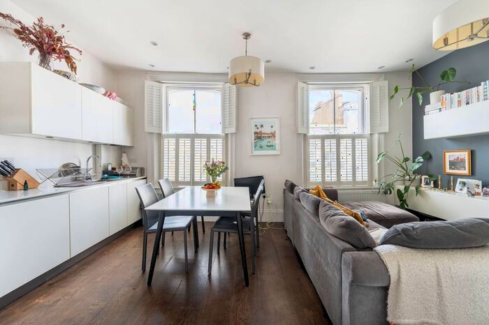 2 Bedroom Flat To Rent In Powis Square, Notting Hill, London, W11