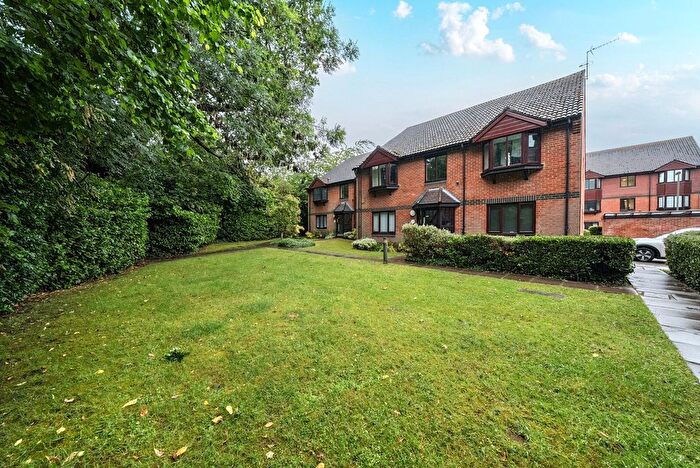 2 Bedroom Flat To Rent In Foxhills, Woking, Surrey, GU21