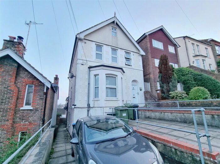 1 Bedroom Flat To Rent In Grovehill Road, Redhill, Surrey, RH1