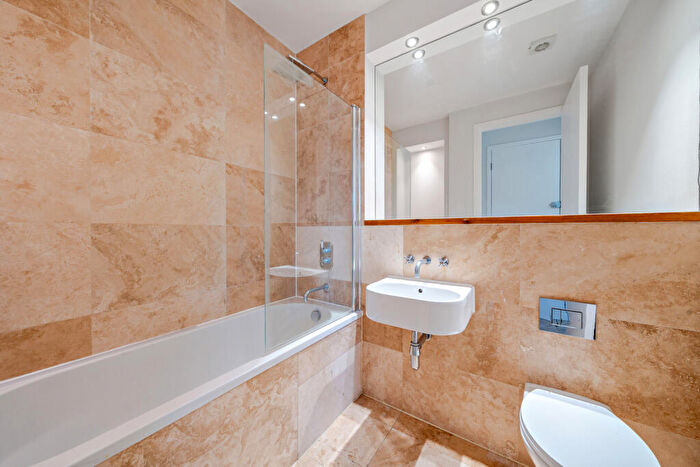 1 Bedroom Apartment For Sale In Vestry Road, London, SE5