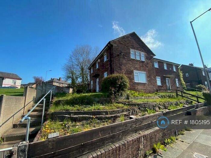 3 Bedroom Semi-Detached House To Rent In Topping Fold Road, Bury, BL9