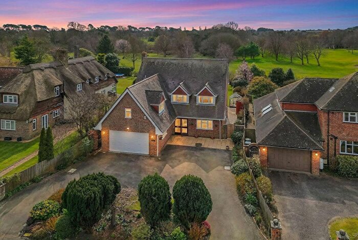 4 Bedroom Detached House For Sale In The Thatchway, Angmering, BN16