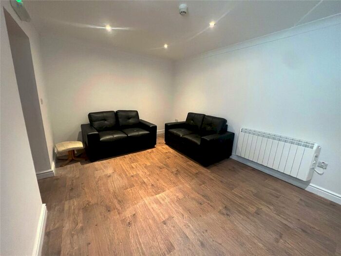 1 Bedroom Terraced House To Rent In High Street, Bangor, Gwynedd, LL57
