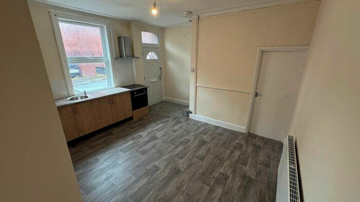 2 Bedroom End Of Terrace House To Rent In Recreation Mount, Holbeck, Leeds, LS11