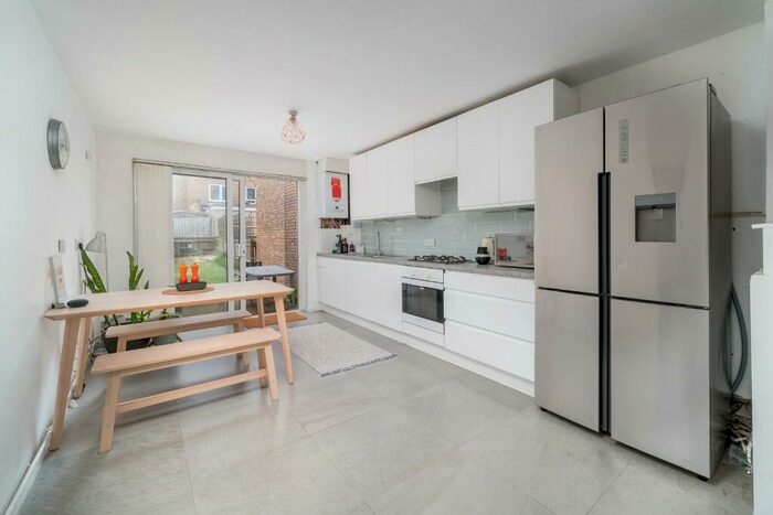 3 Bedroom Terraced House To Rent In Brick Lane, London, E2