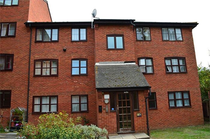 2 Bedroom Flat To Rent In Argent Street, Grays, RM17