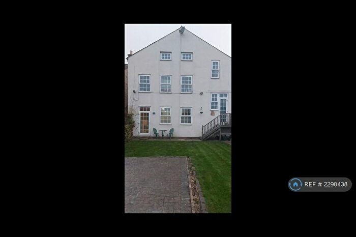 2 Bedroom Flat To Rent In Main Street South, Leeds, LS25