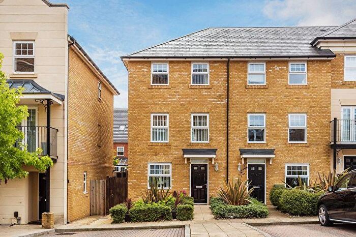 3 Bedroom Town House For Sale In Hawksmoor Grove, Bromley, BR2