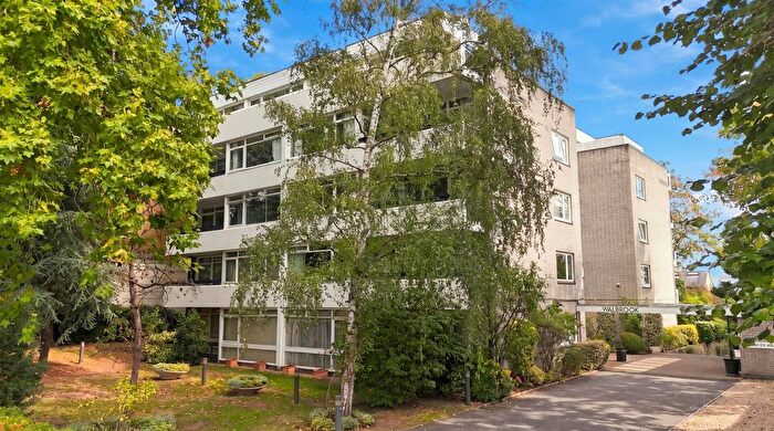 2 Bedroom Flat For Sale In Woodford Road, South Woodford, E18