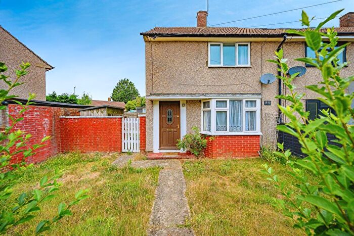 2 Bedroom End Of Terrace House For Sale In Long Chaulden, Hemel Hempstead, HP1
