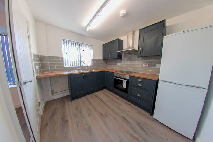 2 Bedroom Flat To Rent In Swallow Close, Alwoodley, LS17