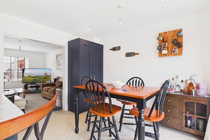 4 Bedroom Semi Detached House To Rent In Melrose Close, Stamford, Lincolnshire, PE9