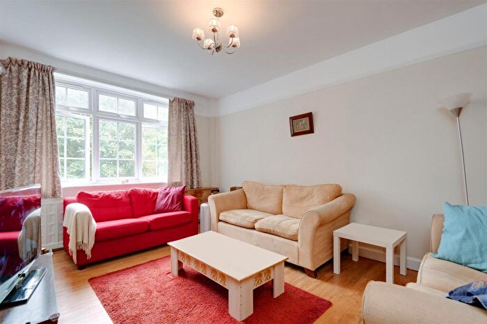 1 Bedroom Apartment For Sale In Cleve Road, West Hampstead, NW6