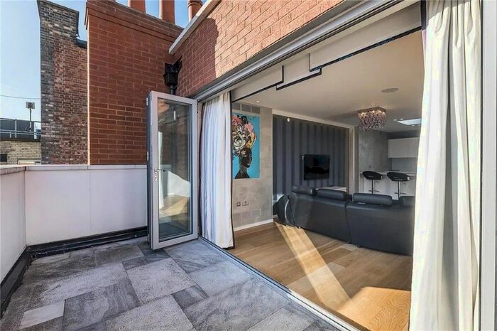 3 Bedroom Flat To Rent In Conduit Street, Mayfair W1S