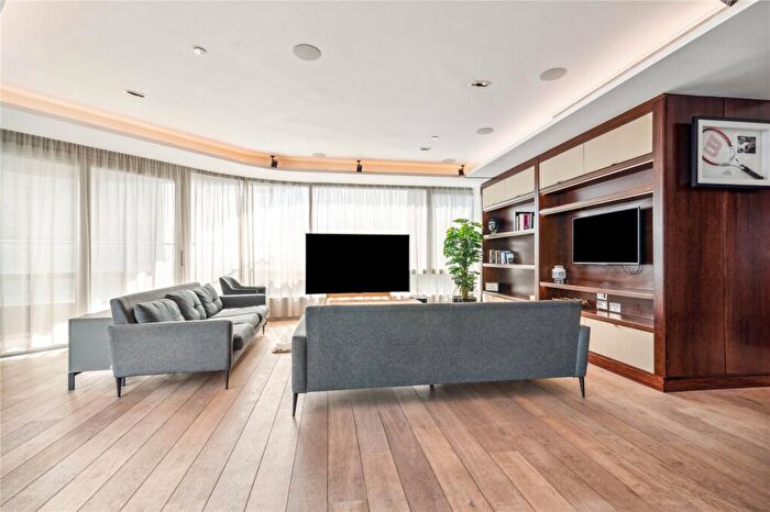 3 Bedroom Flat To Rent In Canaletto Tower, City Road, EC1V