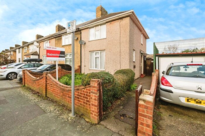 2 Bedroom End Terrace House For Sale In Ilchester Road, Dagenham, RM8