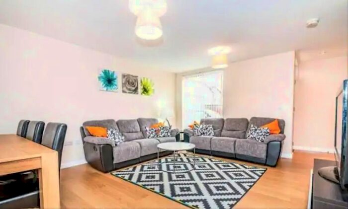 3 Bedroom Flat To Rent In Athletes Way, Manchester, M11