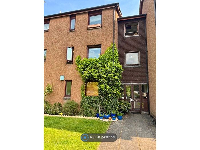2 Bedroom Flat To Rent In Fortingall Place, Glasgow, G12