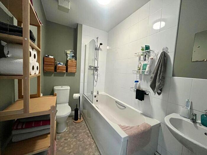 2 Bedroom Flat For Sale In Signet Square, CV2