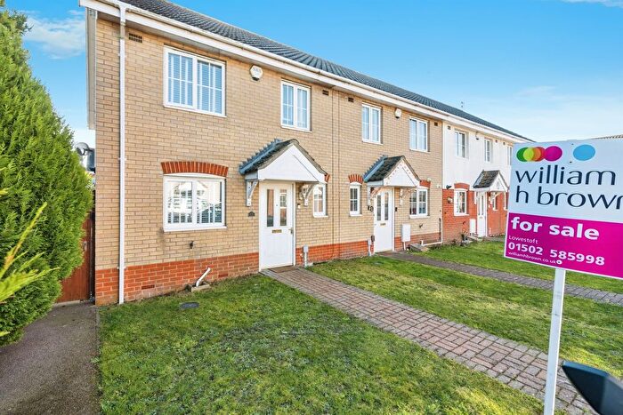 3 Bedroom End Of Terrace House For Sale In Aspen Coppice, Lowestoft, NR32