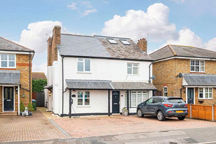 2 Bedroom House For Sale In Arch Road, Walton-On-Thames, KT12